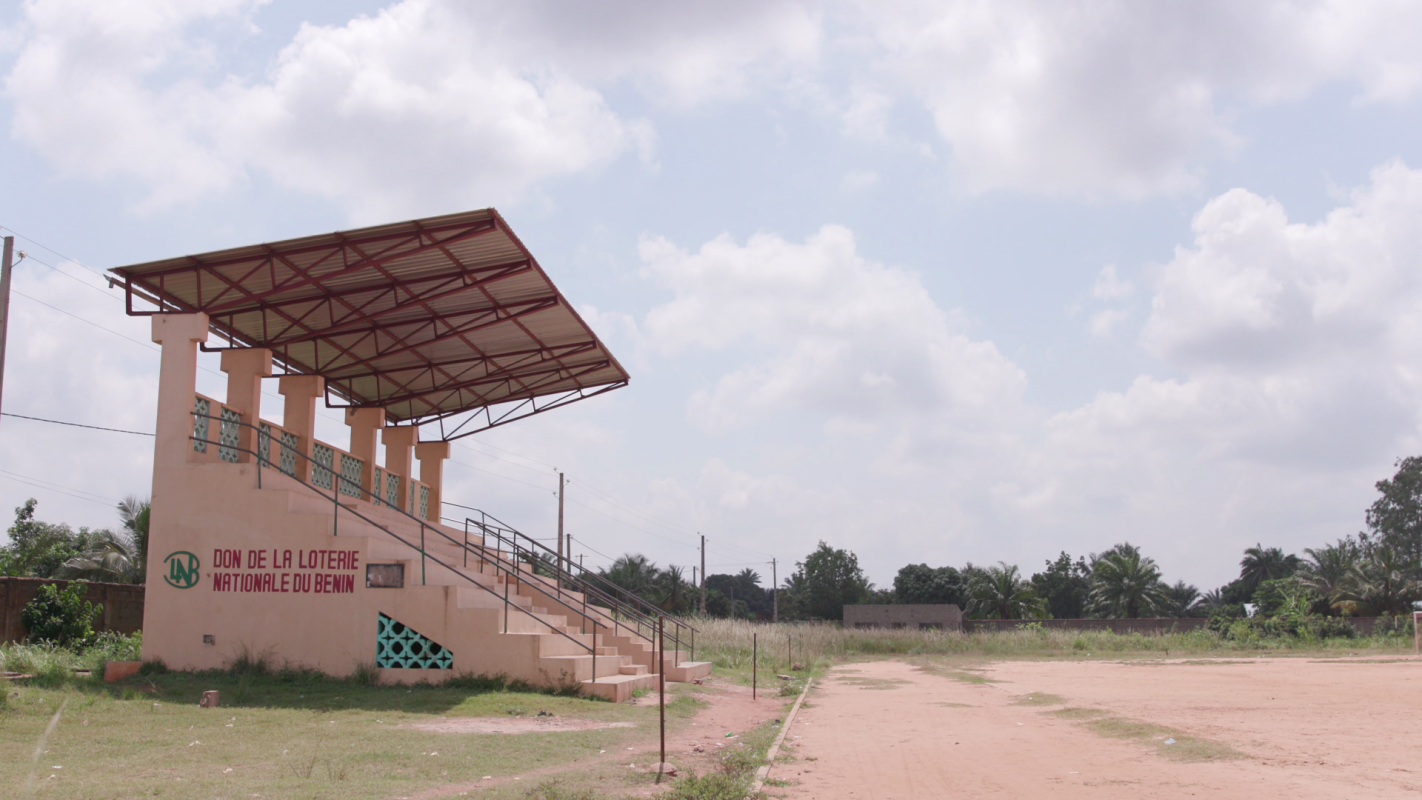 Tribune officielle du stade Omnisports de Covè